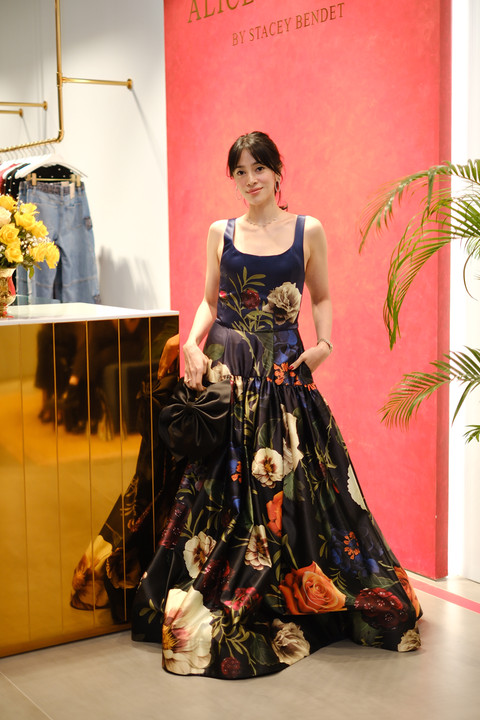 Flagship store pertama ALICE + OLIVIA by Stacey Bendet hadir di Ground Floor Plaza Senayan, Jakarta. Foto: MAP Fashion