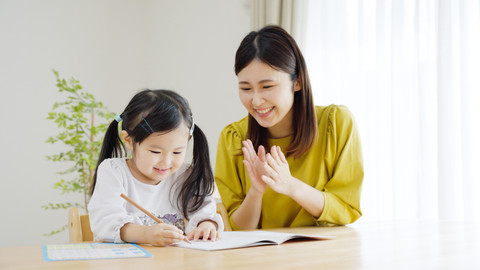 Ilustrasi anak fokus belajar. Foto: polkadot_photo/Shutterstock