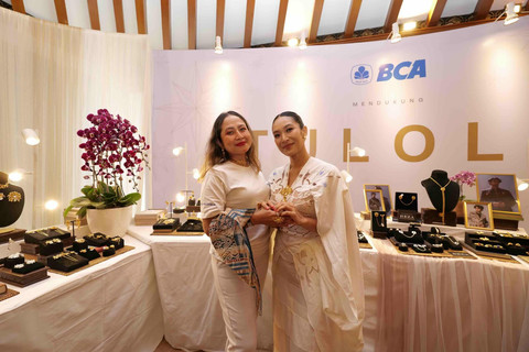 Hera F. Haryn, EVP Corporate Communication & Social Responsibility BCA dan Co-Founder Tulola, Happy Salmah. Foto: Tulola