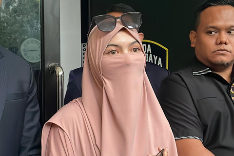 Wardatina Mawa jalani agenda klarifikasi di Polda Metro Jaya, Kamis (4/12/2025). Foto: Giovanni/kumparan