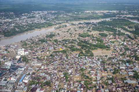 Suasana perkotaan Aceh Tamiang pascabanjir bandang di Aceh Tamiang, Aceh, Kamis (4/12/2025). Foto: Bayu Pratama S/ANTARA FOTO