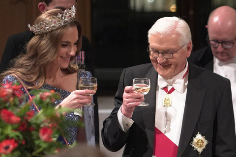 Kate Middleton (Catherine, Princess of Wales) memakai tiara langka Oriental Circlet di state banquet Kastil Windsor, Inggris, Rabu (3/12/2025). Foto: Yui Mok/Pool/REUTERS