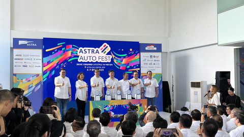 Rudy (Wapresdir Astra) bersama Direktur Astra dan Direksi Anak Usaha resmi membuka Astra Auto Fest 2025 Foto: Dok. Arya Ahyani Fadianur