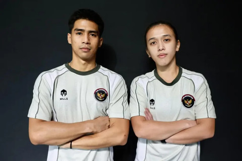 Kapten tim bulu tangkis Indonesia di SEA Games 2025, Sabar Gutama dan Febriana Kusuma. Foto: PBSI
