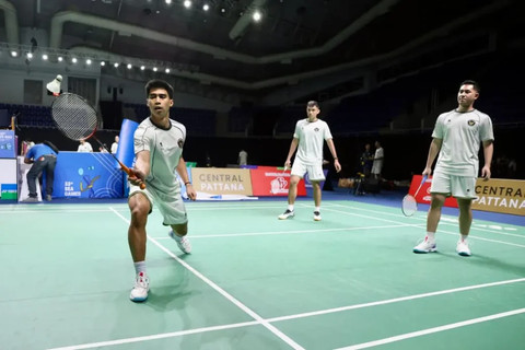 Atlet bulu tangkis Indonesia di SEA Games 2025 menjajal lapangan Thammasat University Rangsit Campus di Pathum Thani, Thailand, Jumat (5/12). Foto: PBSI