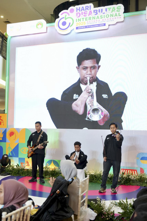 Kemensos menggelar fashion show dengan model dari 12 penyandang disabilitas di Peringatan Hari Disabilitas Internasional 2025 di Mal fx Sudirman, Rabu (4/12/2025). Foto: Dok. Kemensos