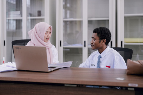 Guru Sekolah Rakyat, Noreka Elisabeth, yang ditempatkan di Papua. Foto: Dok. Kemensos