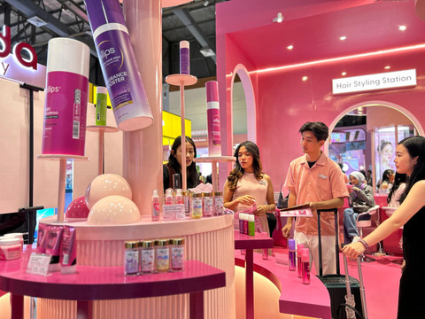 Booth Ellips Jakarta X Beauty, Jumat (5/12/2025). Foto: kumparan/Judith Aura