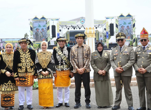 Wamendagri Akhmad Wiyagus saat menghadiri HUT ke-26 Kabupaten Morowali di Alun-alun Rumah Jabatan Bupati Morowali, Sulawesi Tengah Foto: Dok. Kemendagri