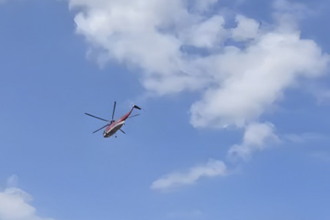 Helikopter Sikorsky milik BNPB mengirimkan genset berkapasitas 250 kWh untuk RSUD Takengon, Aceh Tengah. Foto: Dok. BNPB