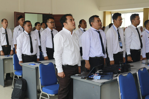 Menteri Sosial Saifullah Yusuf atau Gus Ipul membuka Pelatihan Bakal Calon Kepala Sekolah (BCKS) tahap II melalui zoom meeting, Sabtu (6/12/2025). Foto: Dok. Kemensos