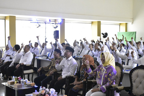 Menteri Sosial Saifullah Yusuf atau Gus Ipul membuka Pelatihan Bakal Calon Kepala Sekolah (BCKS) tahap II melalui zoom meeting, Sabtu (6/12/2025). Foto: Dok. Kemensos