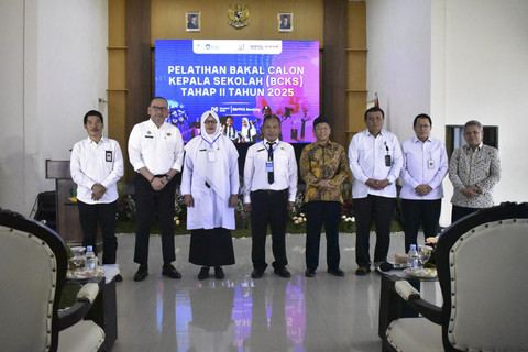 Menteri Sosial Saifullah Yusuf atau Gus Ipul membuka Pelatihan Bakal Calon Kepala Sekolah (BCKS) tahap II melalui zoom meeting, Sabtu (6/12/2025). Foto: Dok. Kemensos