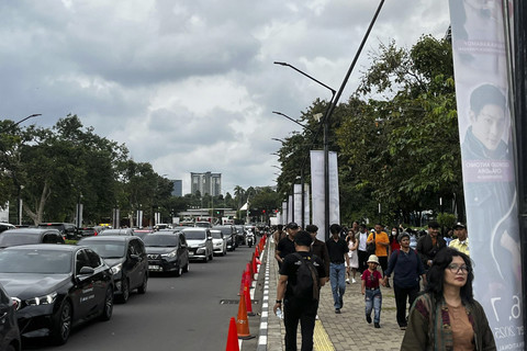 Suasana warga padati GBK jelang Natal Tiberias, Sabtu (6/12/2025). Foto: Rayyan Farhansyah/kumparan