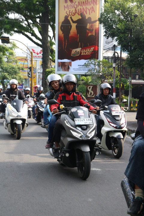 Rolling thunder komunitas motor di Daihatsu Kumpul Sahabat Malang 2025. dok. kumparan