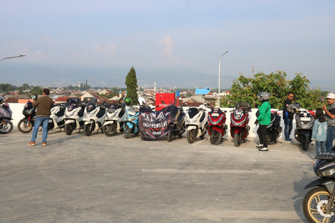 Rolling thunder komunitas motor di Daihatsu Kumpul Sahabat Malang 2025. dok. kumparan