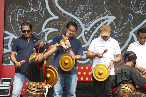 Seremonial pembukaan Daihatsu Kumpul Sahabat Malang 2025 di Lapangan Rampal, Kota Malang, Minggu (7/12/2025). Foto: Syahrul Ghiffari/kumparan
