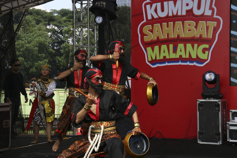 Seremonial pembukaan Daihatsu Kumpul Sahabat Malang 2025 di Lapangan Rampal, Kota Malang, Minggu (7/12/2025). Foto: Syahrul Ghiffari/kumparan
