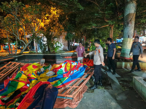 Bocah laki-laki berinisial GL (5) di Kota Sungai Penuh, Jambi, meninggal dunia karena terhimpit istana balon yang sudah dikempeskan dan dilipat. Foto: Dok. Polres Kerinci