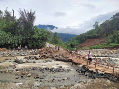 Malalak, Kabupaten Agam (Sumbar), salahsatu daerah yang terparah dampak banjir bandang 26 November 2025 lalu. Sejumlah jembatan dan jalan hancur. Sumber foto: dokumentasi penulis.