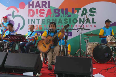 Sentra Wyata Guna Bandung gelar fun walk, pemeriksaan kesehatan, hingga doorprize untuk peringati Hari Disabilitas Internasional, Minggu (7/12/2025). Foto: Kemensos RI