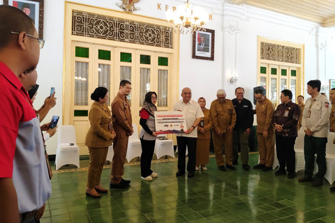 Pemda DIY mengirimkan obat-obatan sebanyak 842 kilogram ke Aceh, Sumatera Utara, dan Sumatera Barat, Senin (8/12/2025).  Foto: Arfiansyah Panji Purnandaru/kumparan
