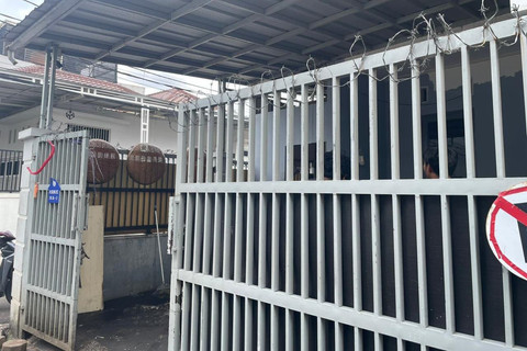 Suasana terkini Ayu Puspita Wedding Service, wedding organizer (WO) yang diduga melakukan penipuan di Ceger, Cipayung, Jakarta Timur, Senin (8/12/2025). Foto: Fadhil Pramudya/kumparan