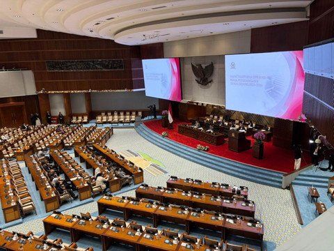 Suasana Rapat Paripurna DPR pada Senin (8/12/2025). Foto: Abid Raihan/kumparan