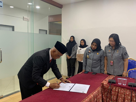Pelantikan Anggota Majelis Kehormatan Notaris Wilayah (MKNW) Periode 2025–2028. Foto: Dok. Kanwil Kemenkum Kalbar