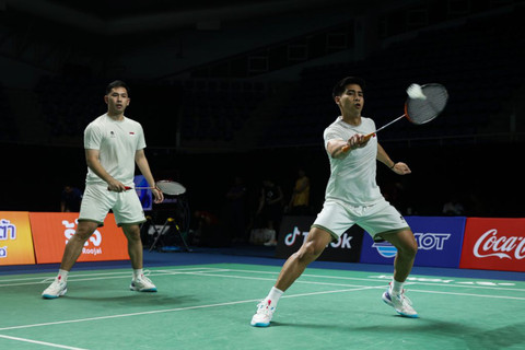 Sabar Gutama/Reza Pahlevi beraksi di venue SEA Games 2025 di Thammasat University Rangsit Campus, Thailand. Foto: Dok. PBSI