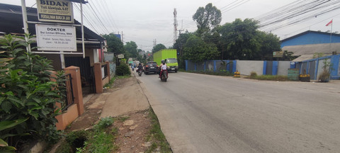 Lokasi Arifianti (41 tahun), guru SD swasta di Depok, ditemukan tewas di Jalan Raya Tlajung Udik, Gunung Putri, Kabupaten Bogor. Foto: kumparan