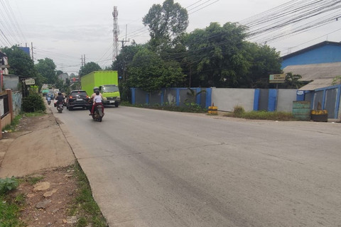 Lokasi Arifianti guru SD swasta di Depok ditemukan tewas di Jalan Raya Tlajung Udik, Gunung Putri, Kabupaten Bogor, Selasa (9/12/2025). Foto: kumparan