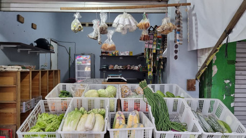 Toko sayur milik Aminudin di Sidoarjo. Foto: Farusma/kumparan