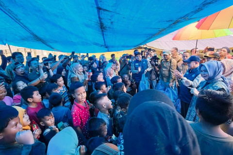 Mendikdasmen Abdul Mu'ti meninjau kondisi SD Negeri 057239 Sekoci, Bestiang, Langkat, Sumatera Utara, Selasa (9/12/2025). Foto: Fadjar Hadi/kumparan