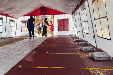 Kemensos mendirikan kamp pengungsian di Tanah Merah, Kecamatan Tukka, Kabupaten Tapanuli Tengah, Sumatera Utara. Foto: Kemensos RI