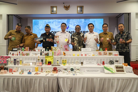 Badan Pengawas Obat dan Makanan (BPOM) memaparkan hasil operasi pengawasan kosmetik. Foto: Iqbal Firdaus/kumparan