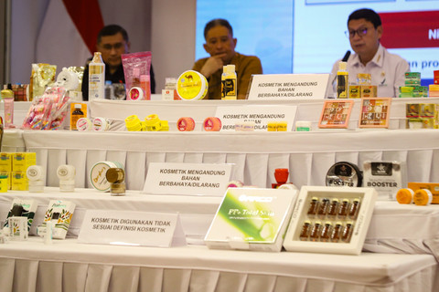 Badan Pengawas Obat dan Makanan (BPOM) memaparkan hasil operasi pengawasan kosmetik. Foto: Iqbal Firdaus/kumparan