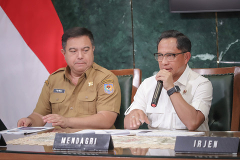 Mendagri Tito Karnavian menerbitkan surat keputusan pemberhentian sementara 3 bulan untuk Bupati Aceh Selatan Mirwan MS imbas berangkat umrah saat terjadi bencana. Foto: Jamal Ramadhan/kumparan