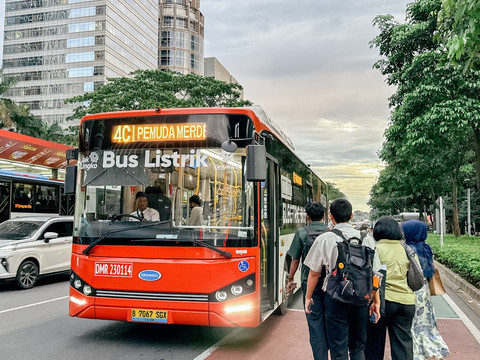 Ilustrasi bus listrik Transjakarta yang dioperasikan DAMRI. Foto: DAMRI 