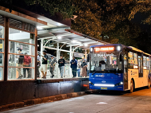 Ilustrasi bus listrik Transjakarta yang dioperasikan DAMRI. Foto: DAMRI 