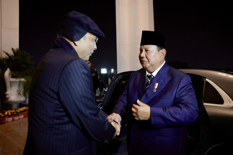 Presiden Prabowo Subianto disambut secara langsung oleh Presiden Pakistan, Asif Ali Zardari di Istana Kepresidenan Pakistan Aiwan-e-Sadr, Islamabad, Selasa (9/12/2025). Foto: Biro Pers Sekretariat Presiden