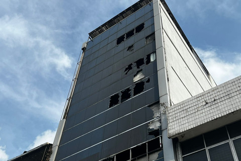 Kondisi usai kebakaran gedung Terra Drone di Cempaka Baru, Kemayoran, Jakarta Pusat, Rabu (10/12/2025). Foto: Rayyan Farhansyah/kumparan
