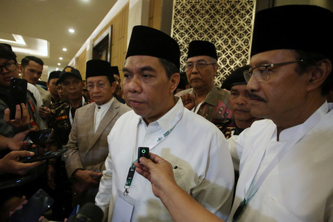 Pj Ketua Umum PBNU terpilih KH Zulfa Mustofa memberikan keterangan pers usai rapat pleno Pengurus Besar Nahdlatul Ulama (PBNU) di Jakarta, Selasa (9/12/2025). Foto: Muhammad Iqbal/ANTARA FOTO