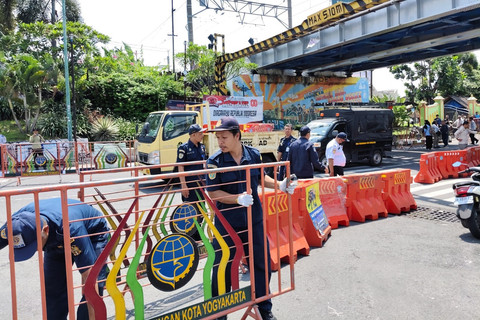 Suasana penutupan Jembatan Kewek, Kota Yogyakarta, Rabu (10/12/2025). Foto: Arfiansyah Panji Purnandaru/kumparan