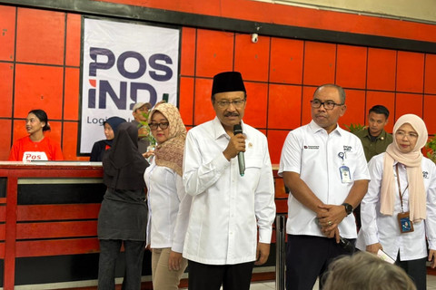 Mensos Saifullah Yusuf (Gus Ipul) ketika meninjau penyaluran BLTS di Kantor Pos Jatinegara, Jakarta Timur, Rabu (10/12/2025). Foto: Amira Nada/kumparan