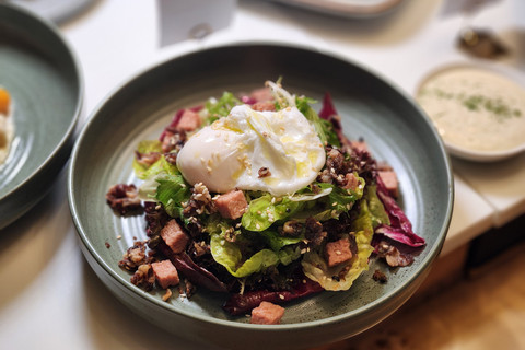 Wyndham Casablanca Jakarta meluncurkan berbagai menu baru yang terinspirasi cita rasa Prancis dan internasional pada Rabu (11/12/2025). Foto: Ela Nurlaela/kumparan