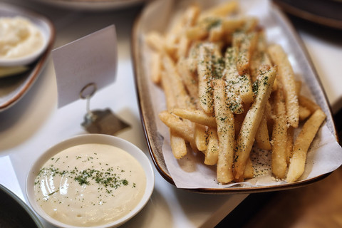 Wyndham Casablanca Jakarta meluncurkan berbagai menu baru yang terinspirasi cita rasa Prancis dan internasional pada Rabu (11/12/2025). Foto: Ela Nurlaela/kumparan