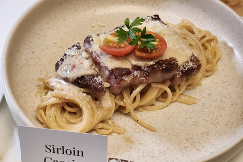 Wyndham Casablanca Jakarta meluncurkan berbagai menu baru yang terinspirasi cita rasa Prancis dan internasional pada Rabu (11/12/2025). Foto: Ela Nurlaela/kumparan