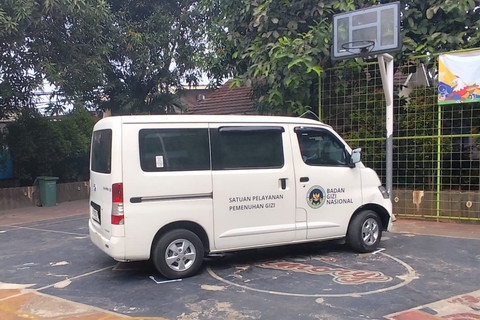 Mobil pengangkut MBG yang menabrak siswa SDN Kalibaru 01 Pagi, Jakarta, Kamis (11/12/2025). Foto: Rachmadi Rasyad/kumparan