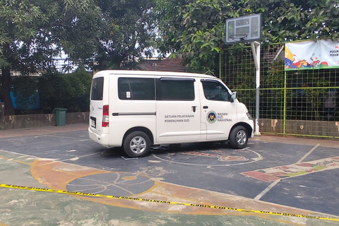 Mobil pengangkut MBG yang menabrak siswa SDN Kalibaru 01 Pagi, Jakarta, Kamis (11/12/2025). Foto: Rachmadi Rasyad/kumparan